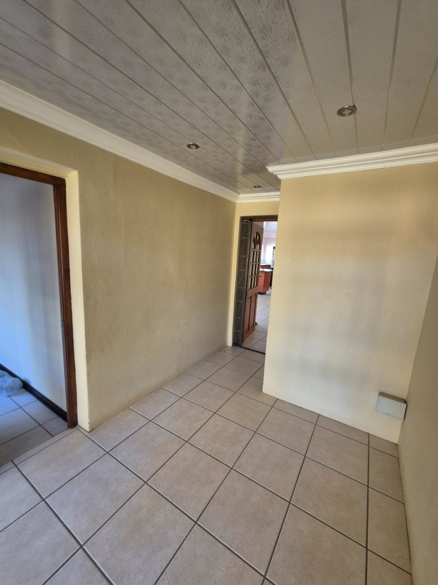 To Let 4 Bedroom Property for Rent in Universitas Ridge Free State